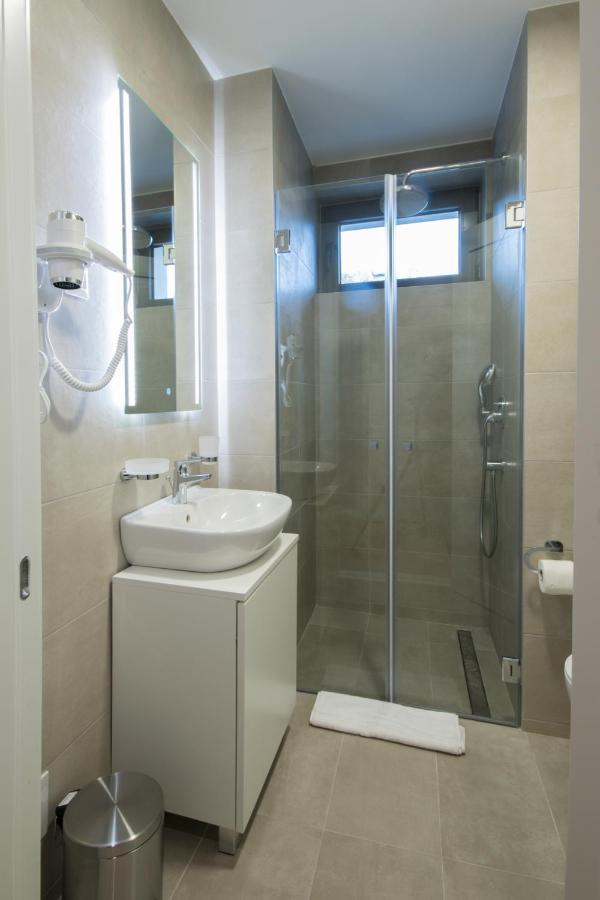 Hotel Lora Belgrade Exterior photo